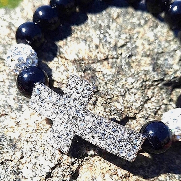 💞💗 Curved Cross Stretch Black Beaded Bracelet W/Crystal Rhinestones - Picture 4 of 5